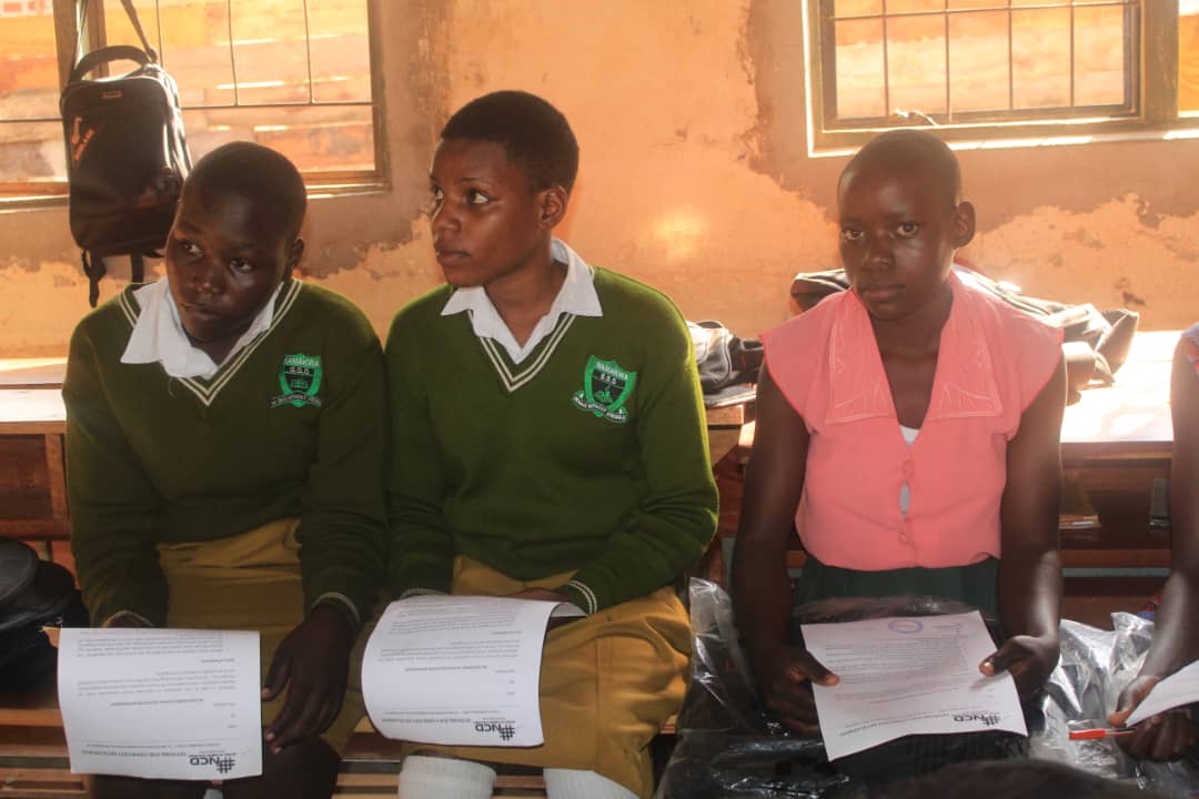 Schools, parents &amp; learners are key actors  for successful education outcomes. With support @mundocoperante, we continue to engage learners on their role in ensuring they achieve their learning  outcomes.
#Keepinggirlsinschools
#EmpowerHer
#Endchildmarriages