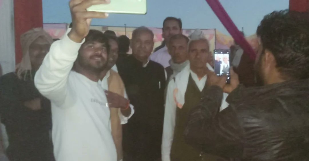 Amarsinghydvmla's tweet image. सिकंदराराऊ शादी समारोह में।