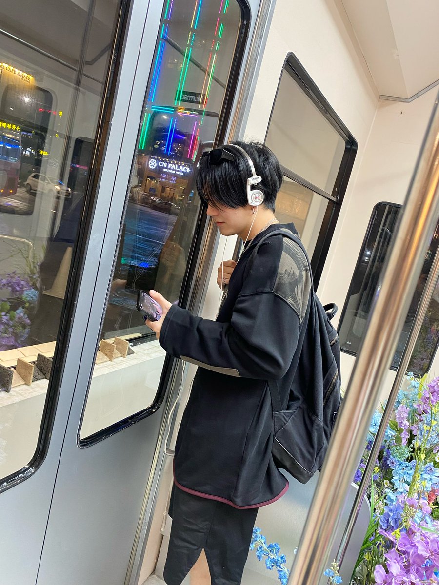หนูๆลงป้ายไหนลุ้กกกกกก แขนเกือบไม่ถึง ✨🚸 

#BuildJakapan <a href="/JakeB4rever/">BIU.</a> 
#Beyourluve