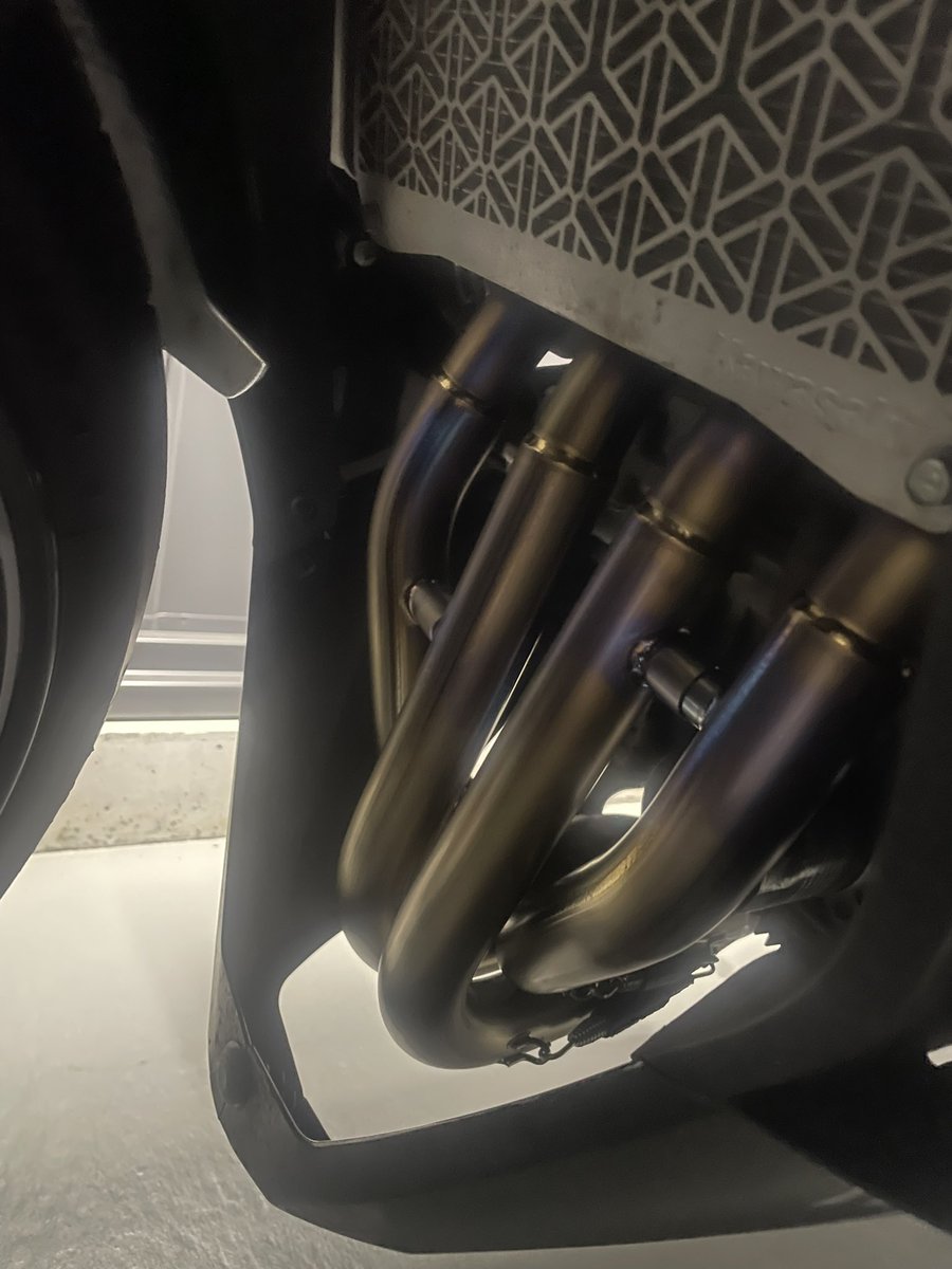 もうエキパイ焼けてきてます😊
どのくらいまで焼き色つくんだろう？？

before → after