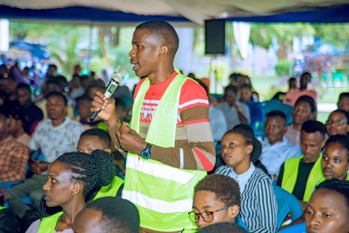 Kayonza District (@kayonzadistrict) on Twitter photo Aganira n'Urubyiruko Meya <a href="/BoscoNyemazi/">Nyemazi John Bosco</a> yagarutse ku mateka y'ubukorerabushake mu Banyarwanda, abasaba kwimakaza Umuco w'ubukorerabushake, kugira uruhare mu kugaragaza ukuri ku bagoreka amateka bakoresheje imbugankoranyambaga no kurwanya ingengabitekerezo ya Jenoside. Aganira n'Urubyiruko Meya <a href="/BoscoNyemazi/">Nyemazi John Bosco</a> yagarutse ku mateka y'ubukorerabushake mu Banyarwanda, abasaba kwimakaza Umuco w'ubukorerabushake, kugira uruhare mu kugaragaza ukuri ku bagoreka amateka bakoresheje imbugankoranyambaga no kurwanya ingengabitekerezo ya Jenoside.