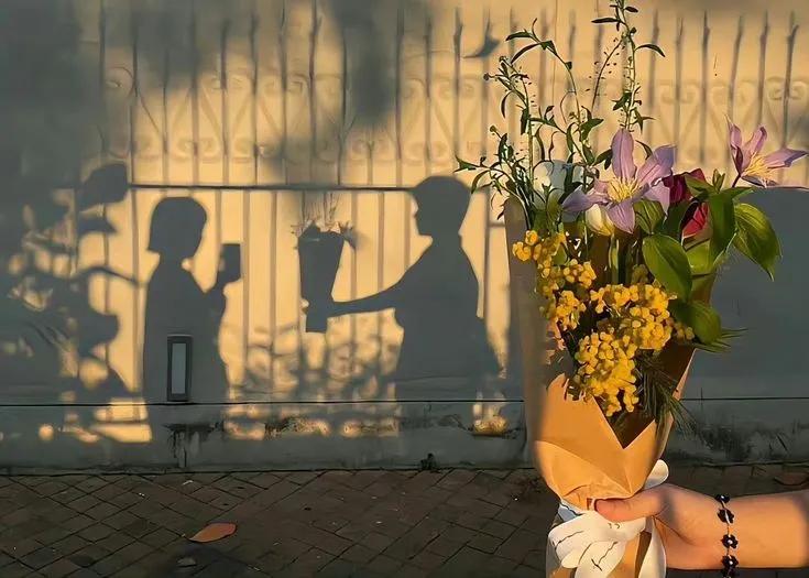 کچھ رشتے لفظوں کے محتاج نہیں ہوتے، وہ خاموشی میں بھی دل کے قریب رہتے ہیں
Good Afternoon 🔙