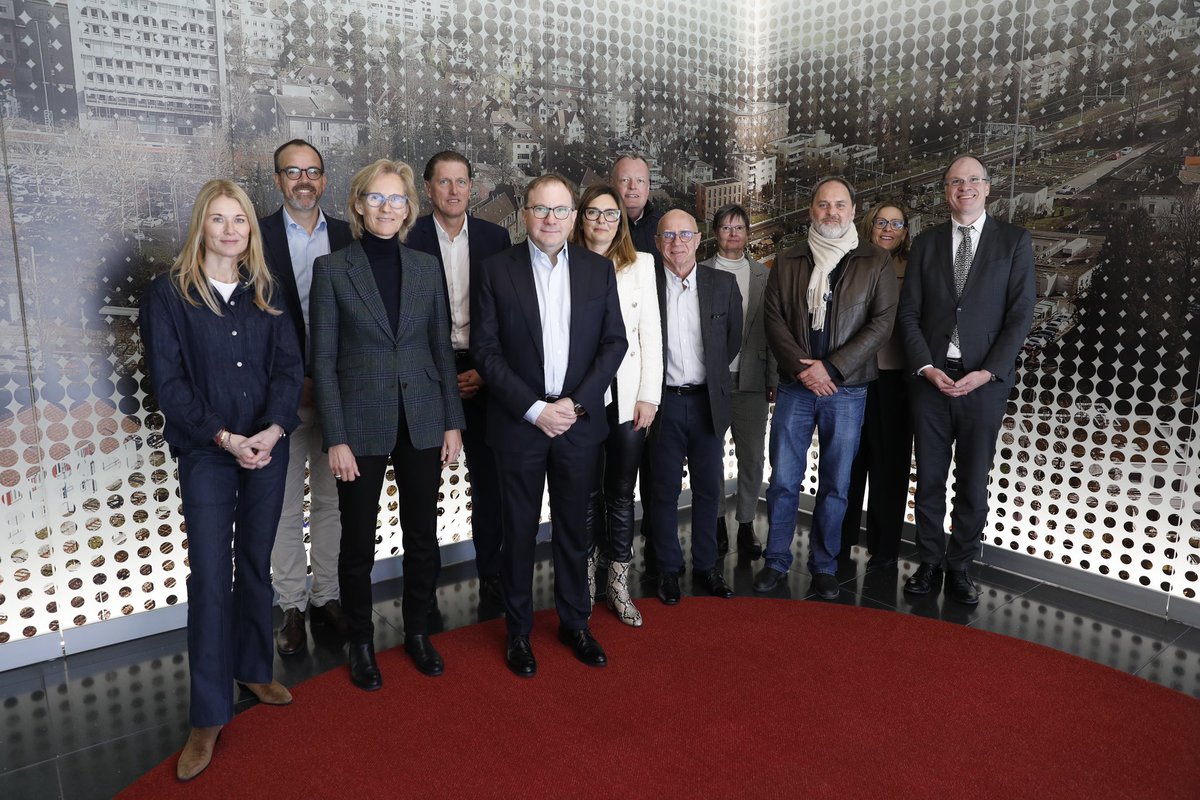 At ZHAW School of Management and Law, we take pride in the pivotal role of our international advisory board, which plays a critical and supportive function in our endeavors. Today's meeting has been fruitful, providing invaluable insights for advancing our institution.