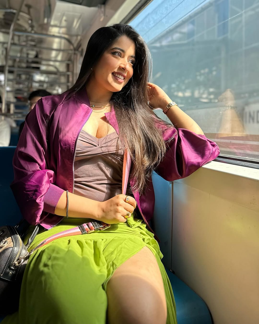 GlVmkLAW8AABAdG?format=jpg&name=large