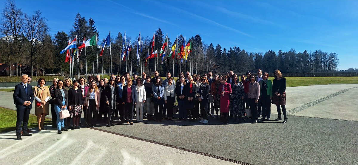 Na nacionalnem posvetu makroregionalnih strategij #EU na Brdu so govorili o izzivih, ki so pred 🇸🇮, predstavili konkretne/uspešne projekte &amp; na delavnici oblikovali zamisli in predloge, kako izkoristiti sodelovanje v makroregionalnih strategijah 🇪🇺 za učinkovito reševanje težav.
