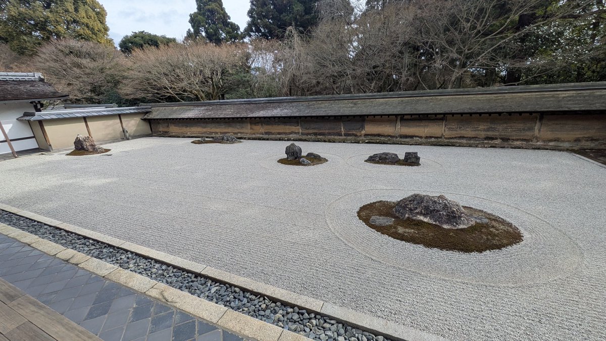 Mika__orz's tweet photo. 京都⑤
龍安寺

枯山水の石庭 https://t.co/dwG2b7onNd