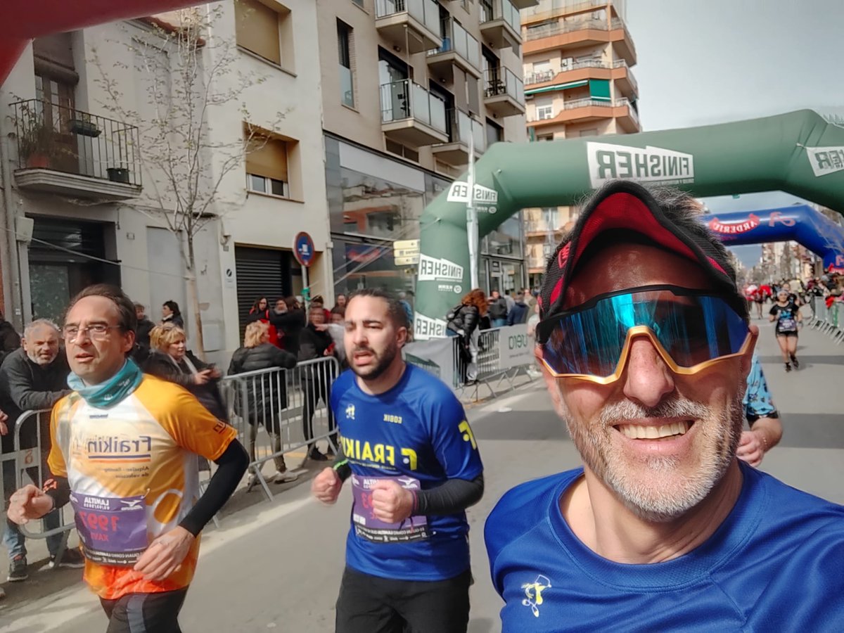 El pasado domingo 2 de marzo, algunos de nuestros compañeros participaron en la 39ª edición de <a href="/lamitja/">La Mitja Marató</a>  Marató de Granollers, donde además, ¡estuvo presente el camión KH7 Ecovergy que patrocinamos en el Dakar! 👏👏👏