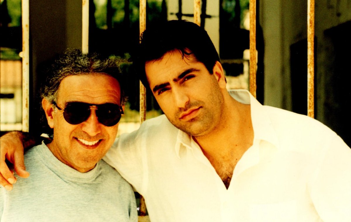 Edip Akbayram’ın ardından gördüklerim beni derinden yaraladı ve üzdü. Son yıllarda sanatın ve sanatçının değeri maalesef kalmadı. Çürümüşlük her yanı sarmış durumda. Medya iki yüzlü; sanatçılar, yolsuzluk yapan, ilkesiz, yalancı, sahtekar politikacılar kadar bile değer görmüyor.