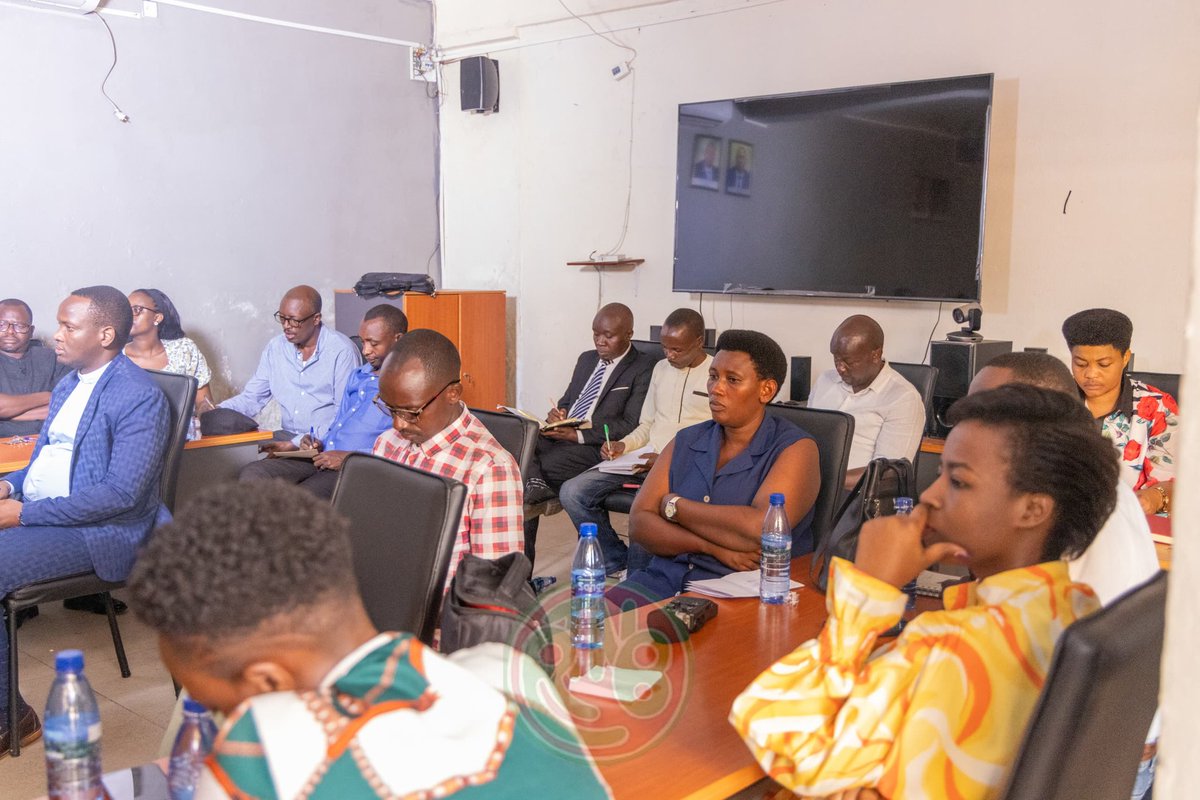 Conseil National de la Communication du Burundi (@cnc_burundi) on Twitter photo La PrĂ©sidente du CNC <a href="/esperancenday/">Amb.EspĂ©rance NDAYIZEYE</a> a rencontrĂ© les responsables des mĂ©dias. Au menu: Ăchanges sur les caractĂ©ristiques d'une information de qualitĂ©: rigoureusement vĂ©rifiĂ©e, Ă©quilibrĂ©e, pluraliste et prĂ©sentant un intĂ©rĂȘt evident pour la population La PrĂ©sidente du CNC <a href="/esperancenday/">Amb.EspĂ©rance NDAYIZEYE</a> a rencontrĂ© les responsables des mĂ©dias. Au menu: Ăchanges sur les caractĂ©ristiques d'une information de qualitĂ©: rigoureusement vĂ©rifiĂ©e, Ă©quilibrĂ©e, pluraliste et prĂ©sentant un intĂ©rĂȘt evident pour la population