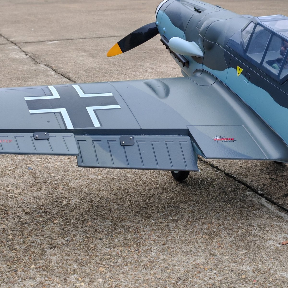 dynamhobby's tweet image. Dynam Messerschmitt BF-109 V2 isn’t just a great RC plane; it’s a tribute to aviation history. With a 1300mm wingspan, realistic flaps, and a high-performance 4S system, it’s the perfect blend of scale details and modern performance. 
dynamrc.com/products/messe…
#dynamrc #rcbf190