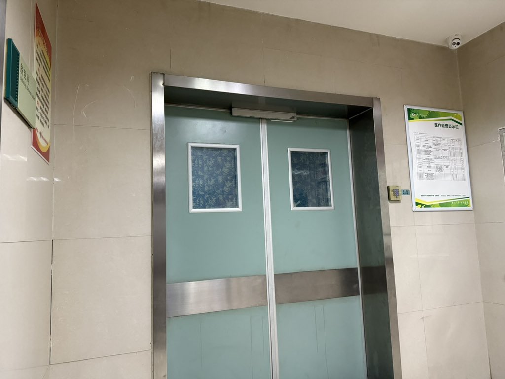 My mom was diagnosed with malignant cancer last week and the doctor said it was very serious. But she was optimistic enough to undergo surgery and it actually worked🥹
She only had cancer for a total of one week😂
So everyone must remember to have regular medical checkups!