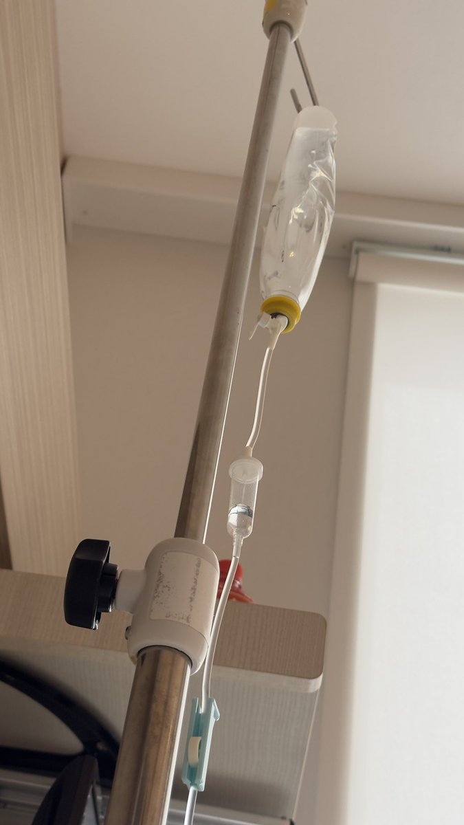 手術は無事に成功したようです。ご心配お気遣い、ありがとうございました。
麻酔薬で寝ておりした。