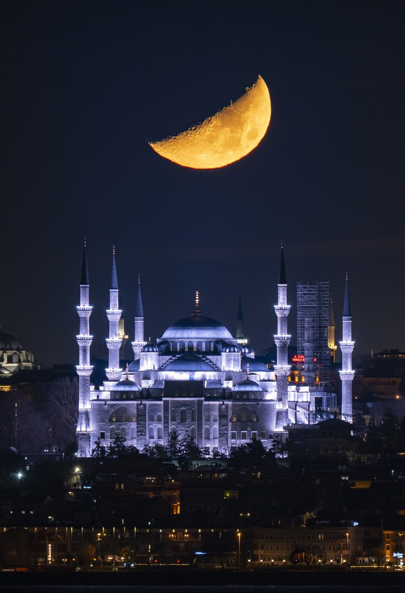 Kartpostallık bir görüntü 📸 

-----
#EceGürel #tehlikegeliyor #perşembe #OpensTheDoorsToGaza #FenerinMaçıVar