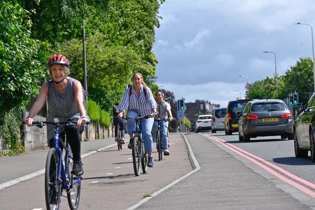 NEWS: Investment in landmark cycle routes is delivering record share of journeys by bike in Scotland.

⬆️ 15% cycling modal share on Glasgow's #SouthCityWay
⬆️ 8.3% modal share on Edinburgh's #CCWEL, with 83% annual growth in cycling

Read more: orlo.uk/3P15U