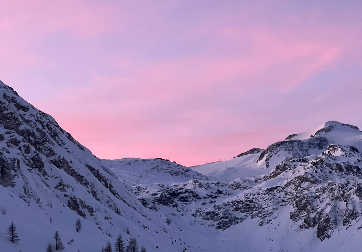 Egg hunts? Overrated. Fresh tracks? Way more fun!

From the legendary slopes of Val d’Isere to the sunny runs of Alpe D’Huez – experience the magic of spring skiing in France.

Don’t miss out – hop to it and book your transfer today!

ski-lifts.com