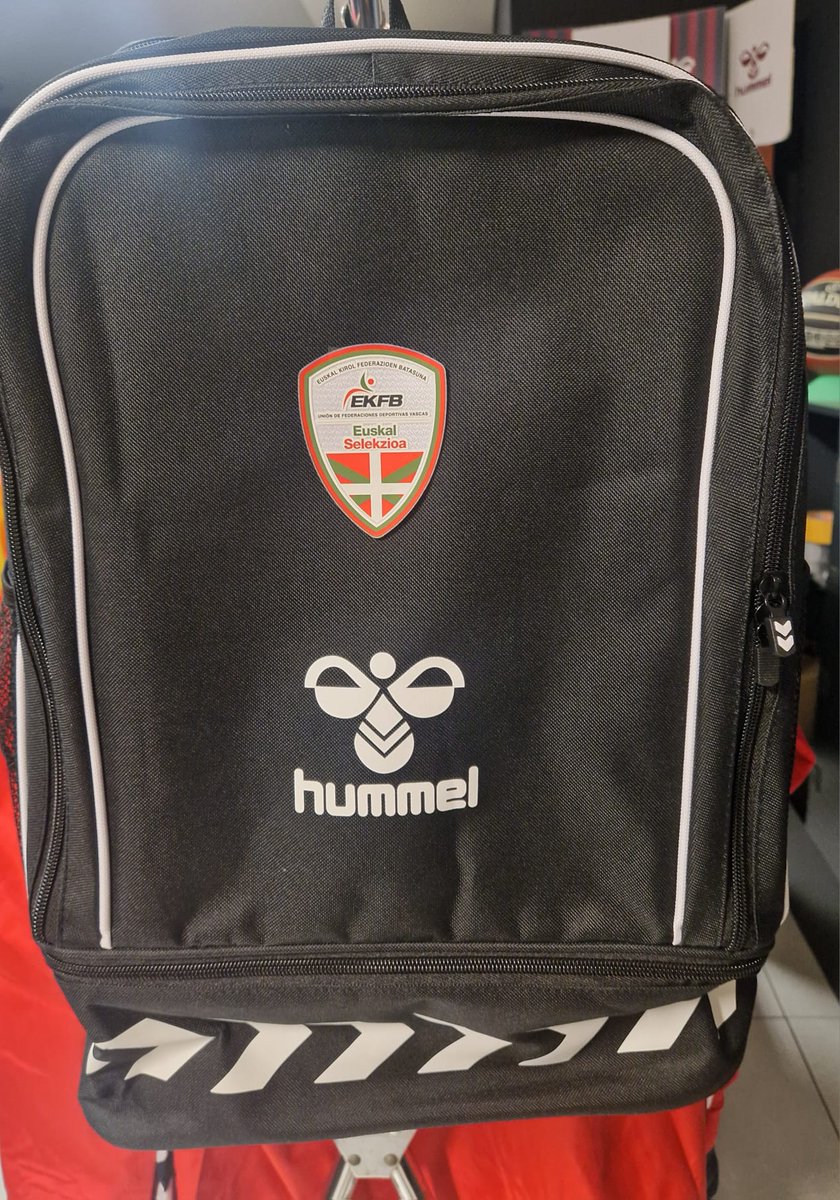 KIROLEROS.com 101.6fm (@kiroleros) on Twitter photo SORTEO ENTRE LOS RTs a este mensaje de 3 balones de balonmano y 3 mochilas EUSKAL SELEKZIOA de la mano de <a href="/hummelspain/">hummel ES-PT</a>.
Este sábado PARTIDAZO de balonmano femenino en Lakua 03 entre las Selecciones Absolutas de EUSKADI e ITALIA.
+info 👇 <a href="/CBFEharialdea/">C.B.F. Eharialdea</a>
kiroleros.com/sergio-barceni… SORTEO ENTRE LOS RTs a este mensaje de 3 balones de balonmano y 3 mochilas EUSKAL SELEKZIOA de la mano de <a href="/hummelspain/">hummel ES-PT</a>.
Este sábado PARTIDAZO de balonmano femenino en Lakua 03 entre las Selecciones Absolutas de EUSKADI e ITALIA.
+info 👇 <a href="/CBFEharialdea/">C.B.F. Eharialdea</a>
kiroleros.com/sergio-barceni…