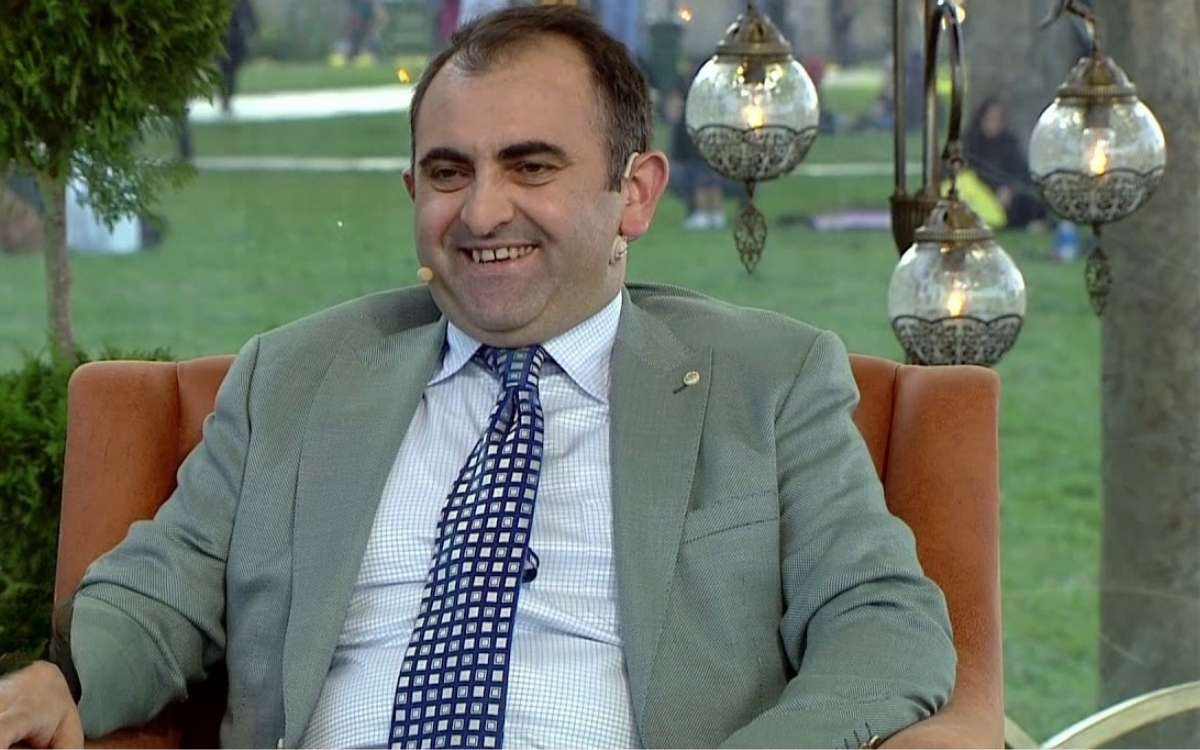 🗣️ "Ahmet Akın'ın çocuklara yaklaşımı, doğrudan cinsel ifadeler içermese bile iğrenç."

Hayatta kalan çocuk ve gençler, Akın'ın görevden alınmasının yetersiz olduğunu ve yargılanması gerektiğini söyledi.

🗞️ Tuğçe Yılmaz'ın haberi 

buff.ly/HudDO4b