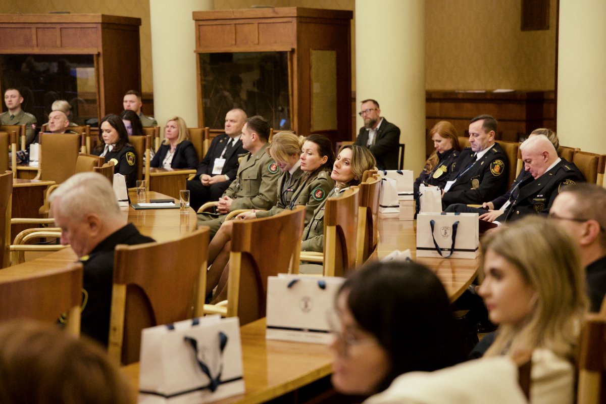 Lívia Styp-Rekowska (@iompolandchief) on Twitter photo Had the privilege of speaking at <a href="/SMWarszawa/">Straż Miejska m.st. Warszawy</a>’s conference on women in law enforcement & their impact on society. At IOM, we champion empowering women, including those in public institutions, to foster safer, more inclusive migration management. #WomenInLeadership Had the privilege of speaking at <a href="/SMWarszawa/">Straż Miejska m.st. Warszawy</a>’s conference on women in law enforcement & their impact on society. At IOM, we champion empowering women, including those in public institutions, to foster safer, more inclusive migration management. #WomenInLeadership