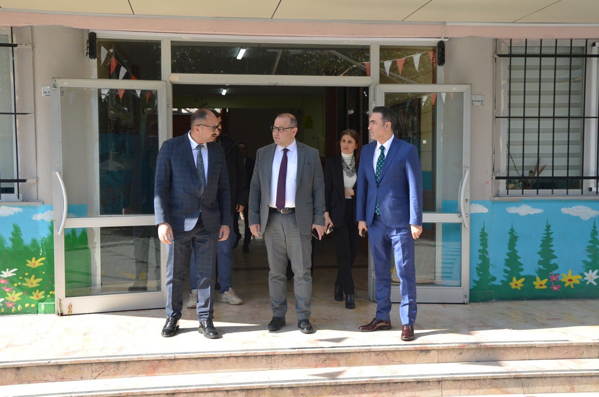 Esenyurt Kaymakamlığı (@tcesenyurt) on Twitter photo Kaymakamımız Sayın <a href="/CobanogluF/">Fatih Çobanoğlu</a> , İlçe Milli Eğitim Müdürümüz Tayfun Özyolcu ile birlikte Esenyurt Ali Fuat Üstün İlkokulunu ziyaret ederek öğretmen ve öğrencilerimizle bir araya geldiler. Kaymakamımız Sayın <a href="/CobanogluF/">Fatih Çobanoğlu</a> , İlçe Milli Eğitim Müdürümüz Tayfun Özyolcu ile birlikte Esenyurt Ali Fuat Üstün İlkokulunu ziyaret ederek öğretmen ve öğrencilerimizle bir araya geldiler.