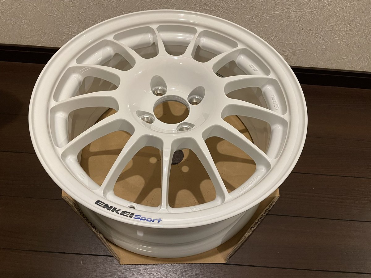 yukidarma246ra's tweet photo. 先日入庫時にホイールの破損が発覚したので、IRS様よりエンケイスポーツRC-T5を1本サポートいただきました🙇🏻♂️
開幕直前で在庫品薄の中、急ぎ手配いただきありがとうございました。間に合いそうです!
#IRS #ENKEI #RCT5 #エンケイスポーツ https://t.co/PTs4tBlifc