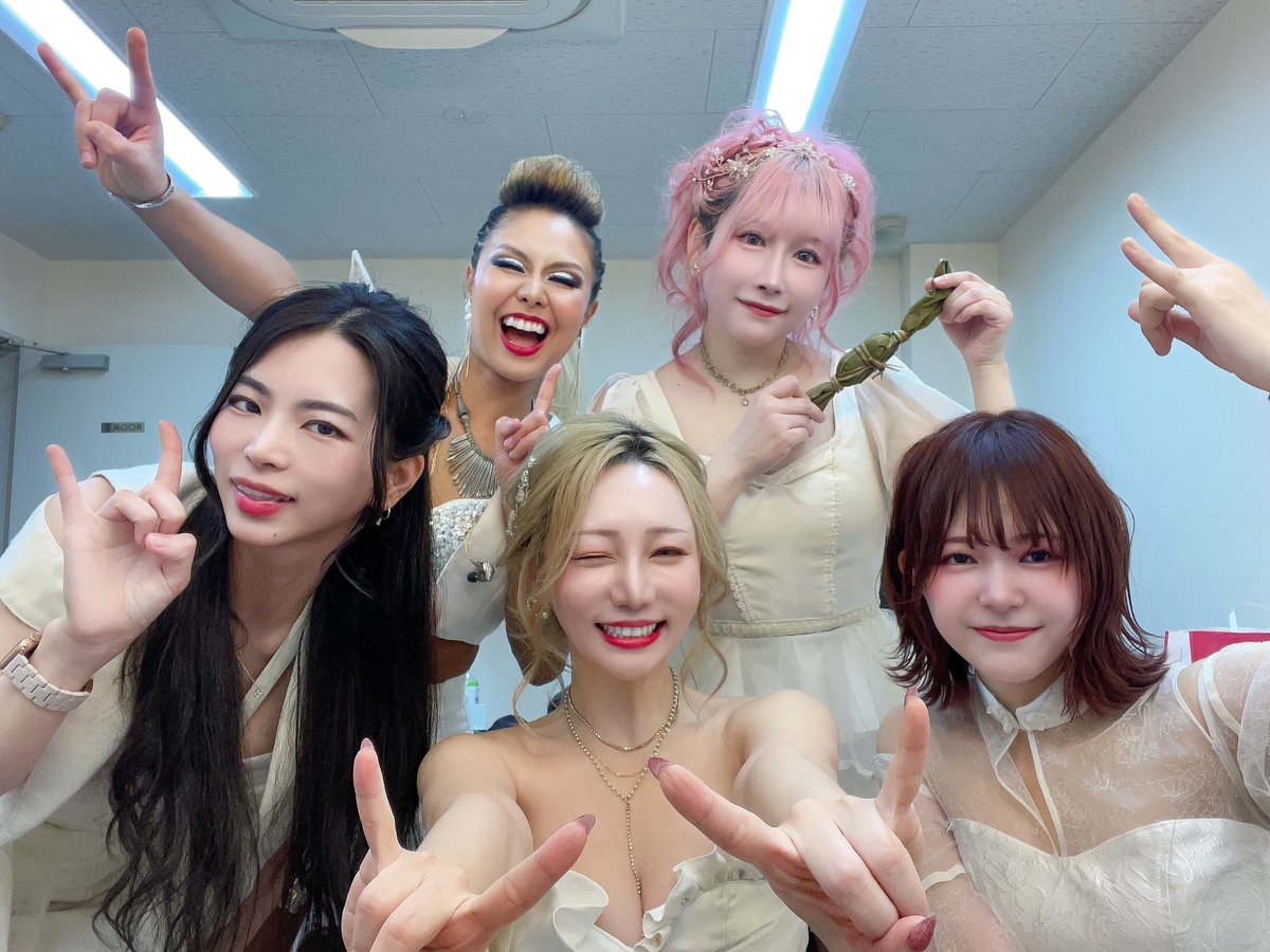 新潟LOTSありがとうございましたー！！ 途中衣装が壊れてしまって途中