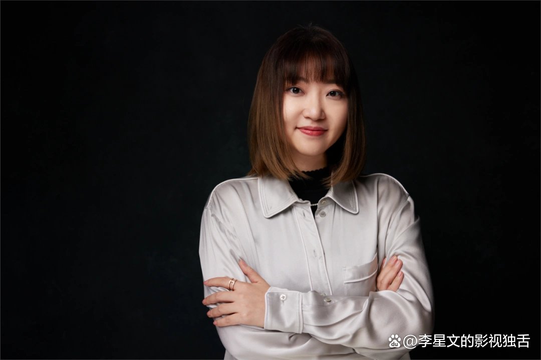 현실이라는 우울한 흙 속에서 어떻게 달콤한 꽃이 필 수 있을까? 이것은 문제입니다. 많은 창작자들은 깨어난 여성에게 사랑을 어떻게 심어야 할지 모르고, 여성 청중들은 사랑이 자신들을 "해방 이전 시대로 돌아가게" 할까봐 두려워합니다.