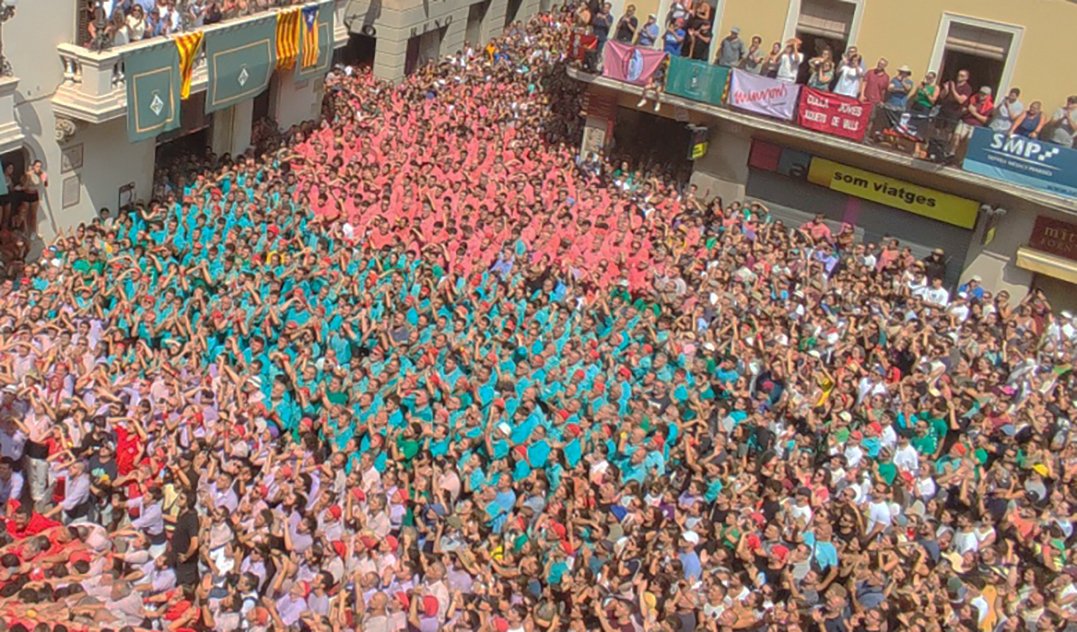 revistacastells's tweet photo. La bretxa invisible entre els Minyons i Vilafranca.
▶️ Una relació de mútua necessitat que està deixant de ser necessària?
✍️ @santiterraza1  
👉https://t.co/dsDVqE817Y
#castells #castellers https://t.co/4b6mGFOLLT
