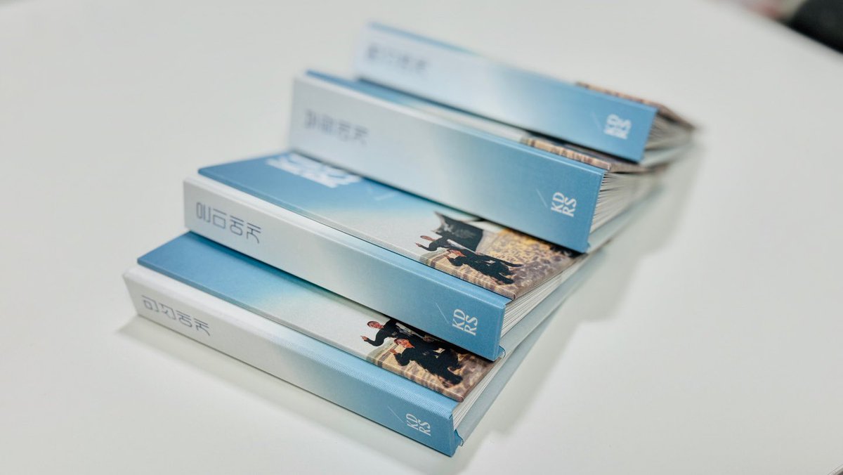 𝑵𝒆𝒗𝒆𝒓𝒆𝒏𝒅𝒊𝒏𝒈 𝑲𝑫𝑹𝑺
↳ 2025 깡똔람썬 응원카페 엽서북 전달 완료

메세지존에 모아 주신 소중한 마음들은 엽서북으로 만들어 깡똔람썬에게 무사히 전달했습니다! 응원카페에 방문해 주신 모든 분들께 다시 한번 감사드립니다.