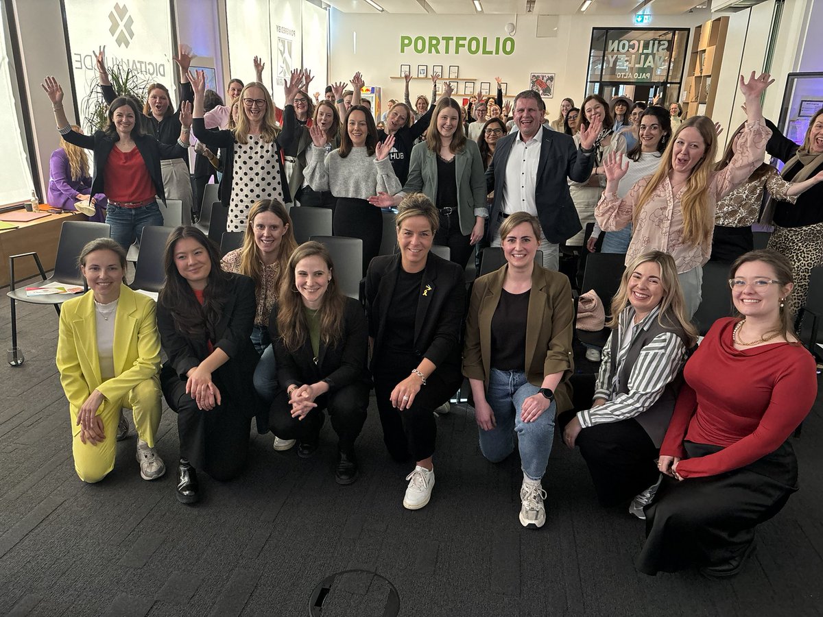 Wirtschaft.NRW (@wirtschaftnrw) on Twitter photo NRW schreibt die Förderung von Gründerinnen groß. <a href="/MonaNeubaur/">Mona Neubaur</a> beim Female Founders Venture Summit: „NRW und Bonn sind einer der spannendsten Start-up-Hotspots in 🇩🇪. Das liegt auch an großartigen Gründerinnen, die für Innovation, Nachhaltigkeit &Fortschritt stehen.“ NRW schreibt die Förderung von Gründerinnen groß. <a href="/MonaNeubaur/">Mona Neubaur</a> beim Female Founders Venture Summit: „NRW und Bonn sind einer der spannendsten Start-up-Hotspots in 🇩🇪. Das liegt auch an großartigen Gründerinnen, die für Innovation, Nachhaltigkeit &Fortschritt stehen.“