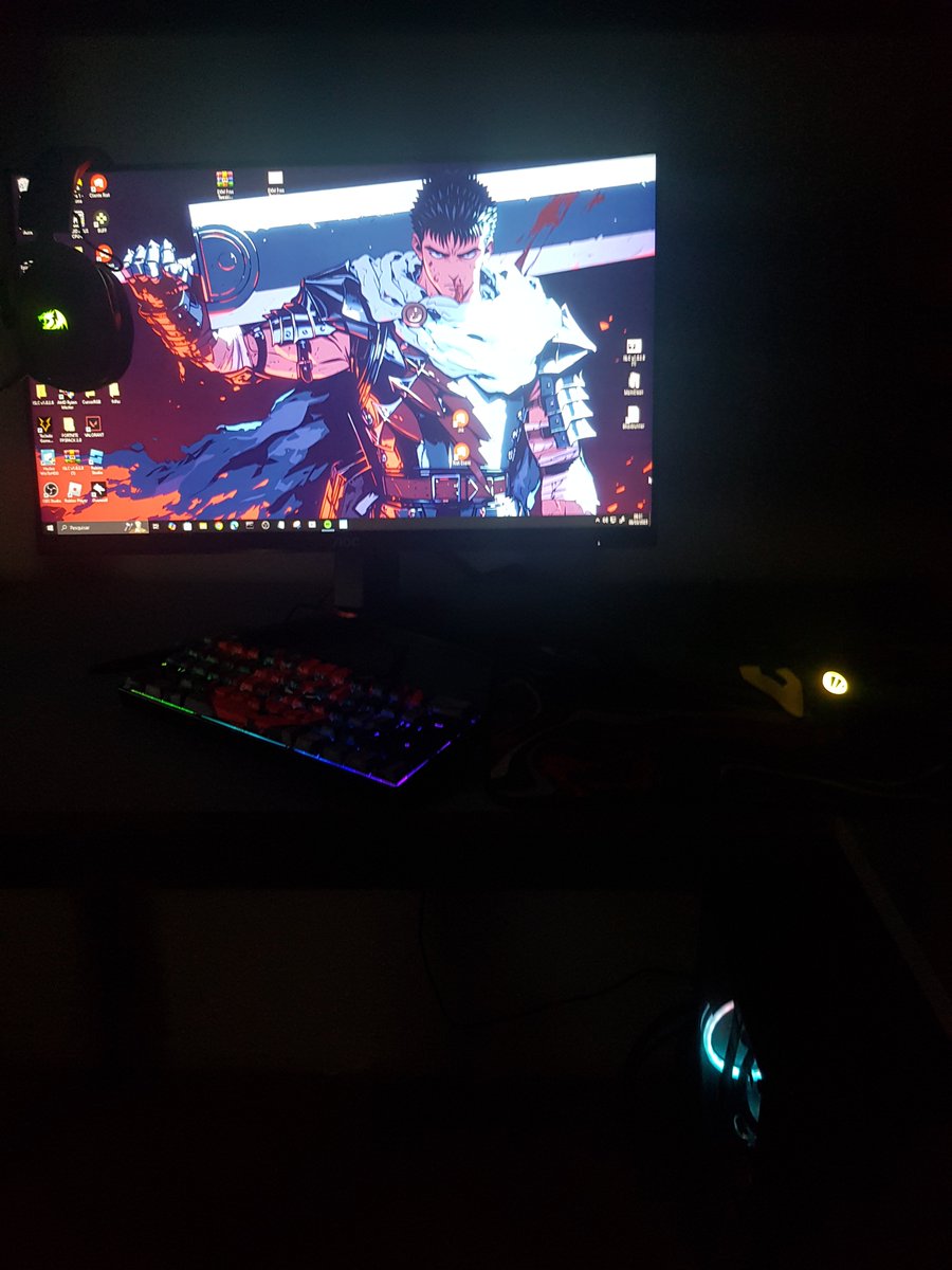 whitefn1v4's tweet image. Até que enfim uma mesa nova🙏