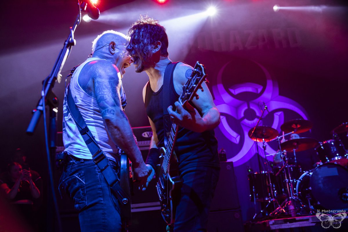 Jammin with brother <a href="/joeyzampella/">Joey Zampella</a> in London on this #biohazard #lifeofagony tour!
📸 @jessylotti
