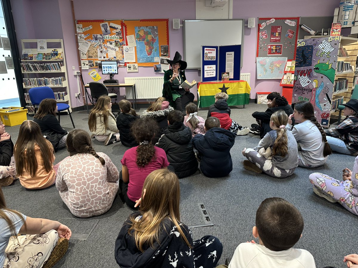 We had a lovely storytelling session with <a href="/GHSLibrGHSLibr/">GrangemouthHSLibrary & cluster 🇰🇪🏴󠁧󠁢󠁳󠁣󠁴󠁿</a> to kick off World Book Day #BowReads #worldbookday2025