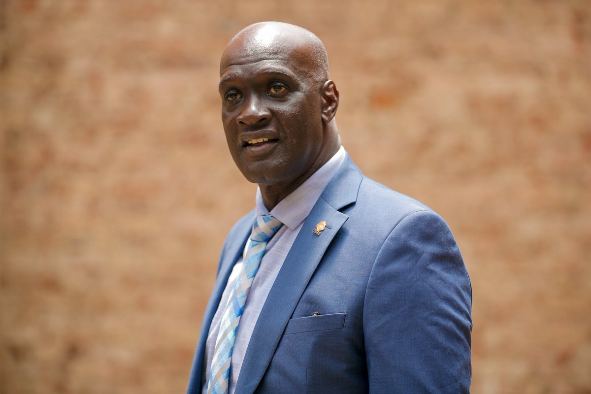 Eduardo Cruickshank fue un caballero con convicciones firmes en el derecho y la democracia. En tiempos de convulsión social apostó por la institucionalidad y fue fundamental para que se transitara por el camino del diálogo.
Paz y consuelo para su familia. 
Que descanse en paz 🤍