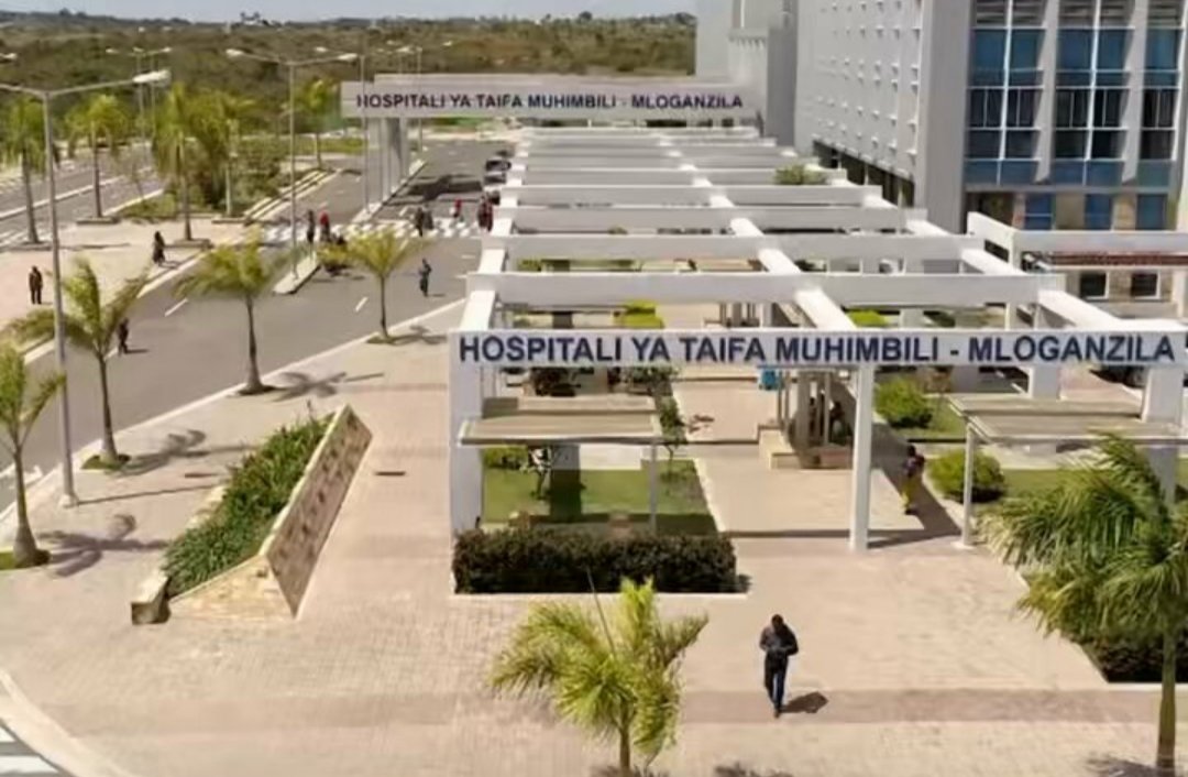 barakawamb's tweet image. Hongera sana Mhe Rais @SuluhuSamia kwa hili la maboresho makubwa yanayoenda kufanyika  Hospitali ya Taifa Muhimbili  kwa kushirikiana na Serikali ya Korea,
Maboresho haya ambayo yatagharimu  takribani trilion 1.2
ambapo baada ya kukamilika itasaidia kuongeza idadi ya vitanda vya…