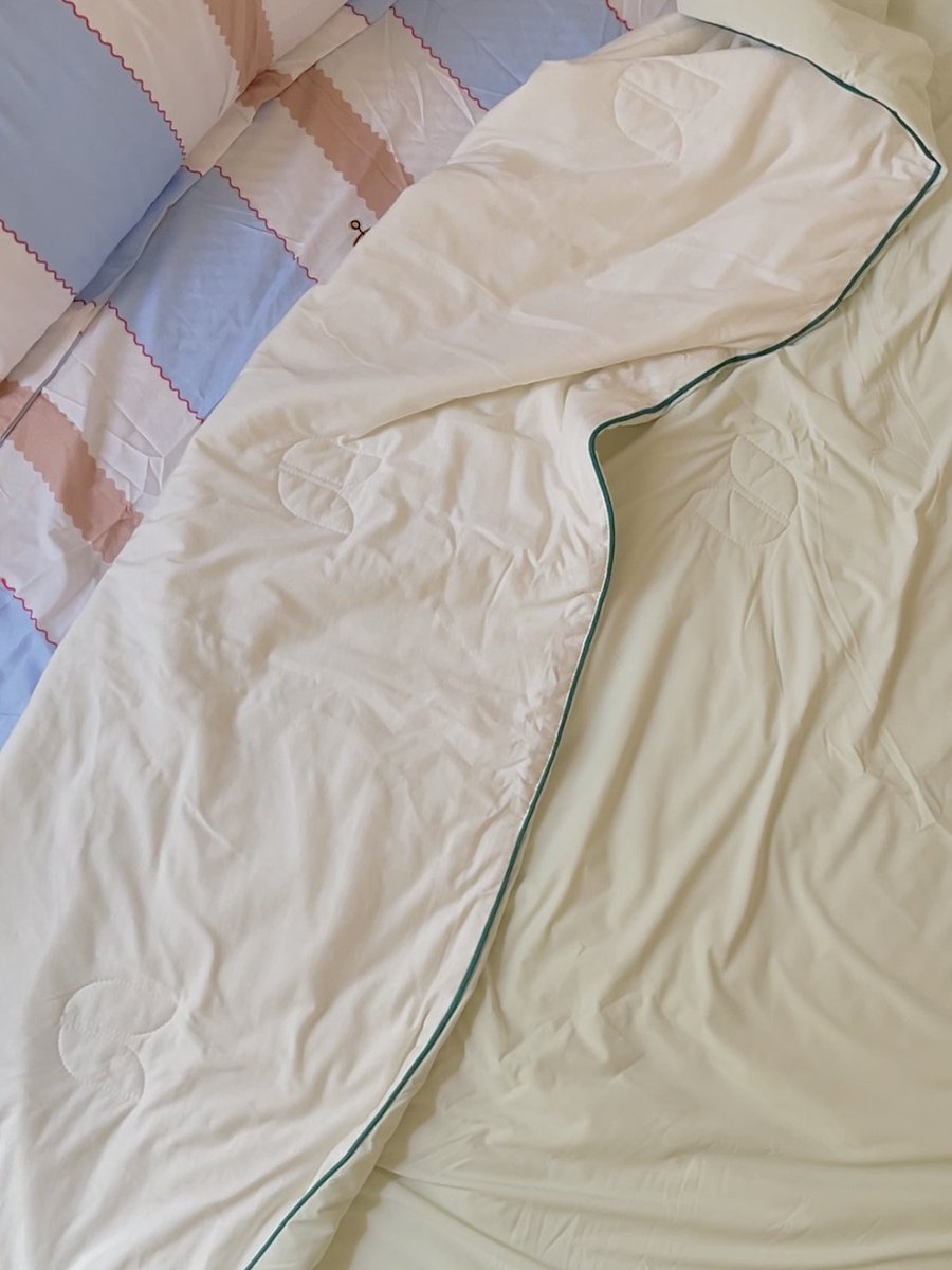 alksmw's tweet image. HOW TO GET COZY SLEEP 🛌 💤 

minimal coba beli 1 aja selimut CoolingSleep Air! dia punya dual sensation hangat &amp;amp; dingin, dan selimutnya tuh berat jadi pas dipake serasa DIPELUK! 😭🙏🏻