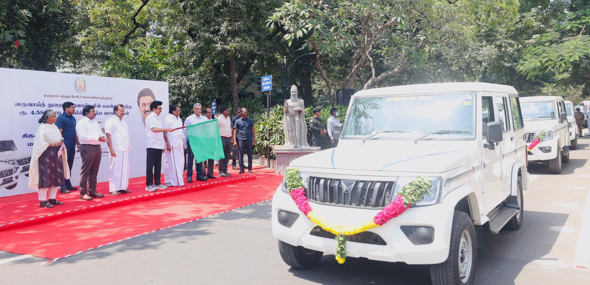 KKSSRR_DMK's tweet photo. இன்று தலைமைச் செயலகத்தில், மாண்புமிகு முதலமைச்சர் திரு.@mkstalin அவர்கள் வருவாய் மற்றும் பேரிடர் மேலாண்மைத் துறை சார்பில், வருவாய்த் துறையில் பணிபுரியும் தனித்துணை ஆட்சியர் மற்றும் வட்டாட்சியர் ஆகியோரின் பயன்பாட்டிற்காக 4 கோடியே 57 இலட்சத்து 73 ஆயிரம் ரூபாய் மதிப்பீட்டிலான 51 புதிய வாகனங்களை (Bolero) வழங்கி, கொடியசைத்து தொடங்கி வைத்தார். 

#MKStalinGovt 
@KPonmudiMLA
@CMOTamilnadu @arivalayam