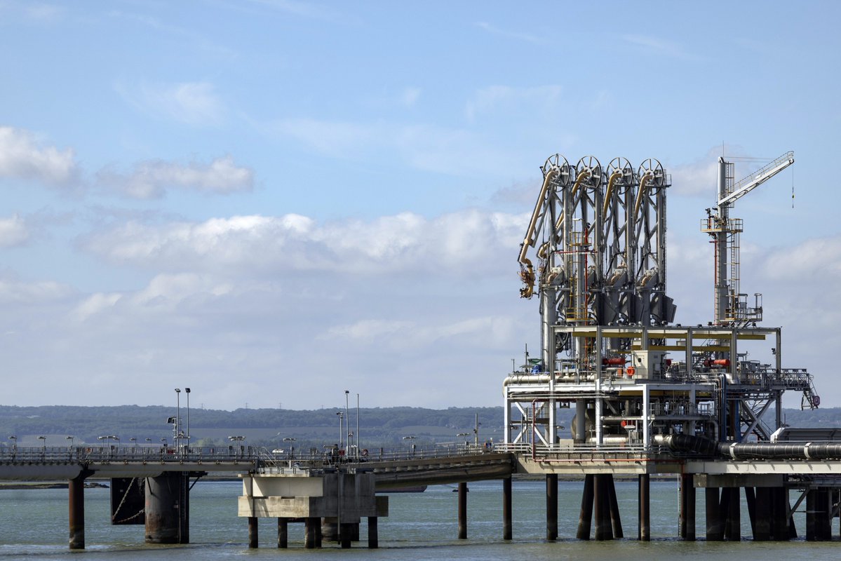 Zoe Schneeweiss (@zschneeweiss) on Twitter photo UK strikes data deal with Ireland in a bid to lift energy security bloomberg.com/news/articles/… via <a href="/livfletcher_/">Olivia Fletcher</a> UK strikes data deal with Ireland in a bid to lift energy security bloomberg.com/news/articles/… via <a href="/livfletcher_/">Olivia Fletcher</a>