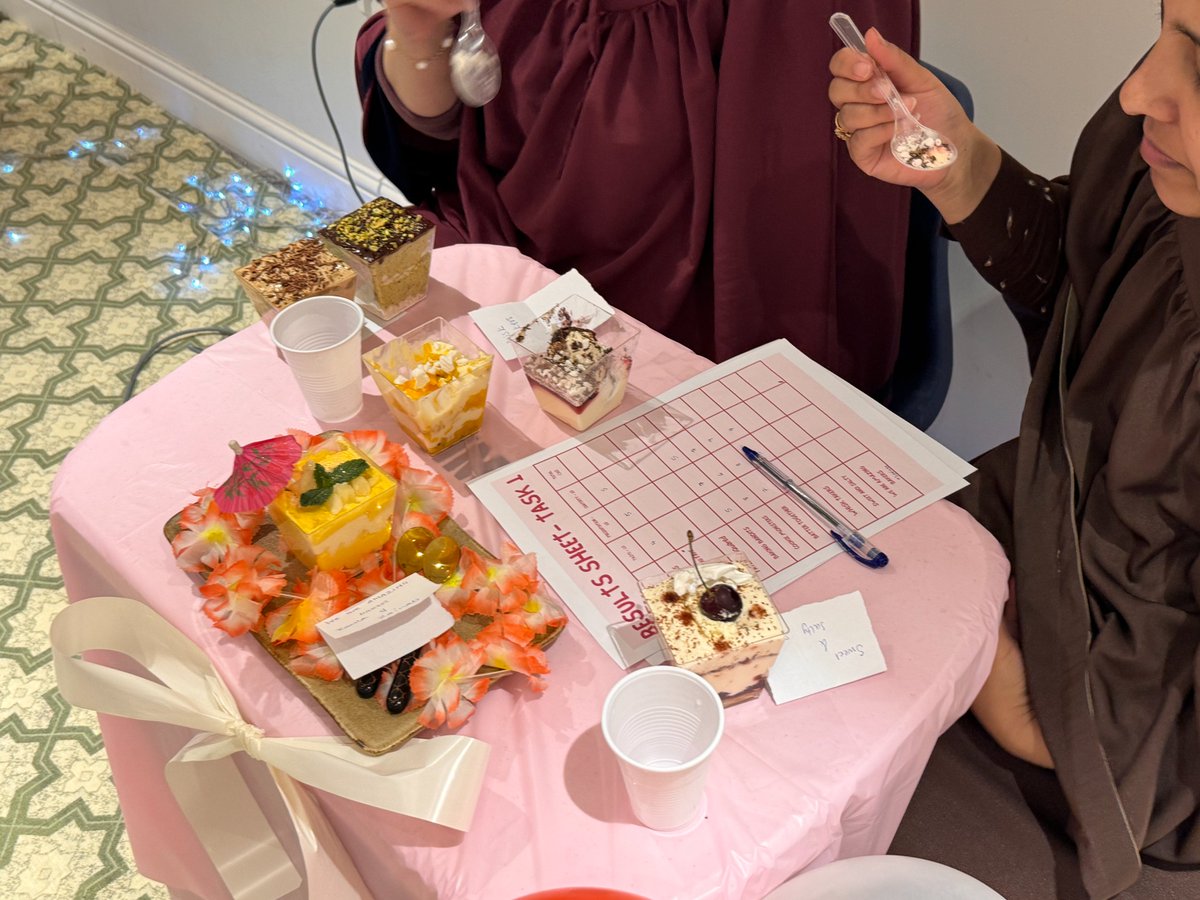 Bohras_UK's tweet photo. A ‘No-Bake’ Bake Off!
@Dawoodi_Bohras ladies of #London took on a thrilling bake off competition, reimagining Eton Mess 🍨 & decorating cakes inspired by a verse of His Holiness Syedna Mufaddal Saifuddin poems.
Creativity & flavor stole the show!
#CreativeChefs #ArtInDessert https://t.co/PNROCMCvL8