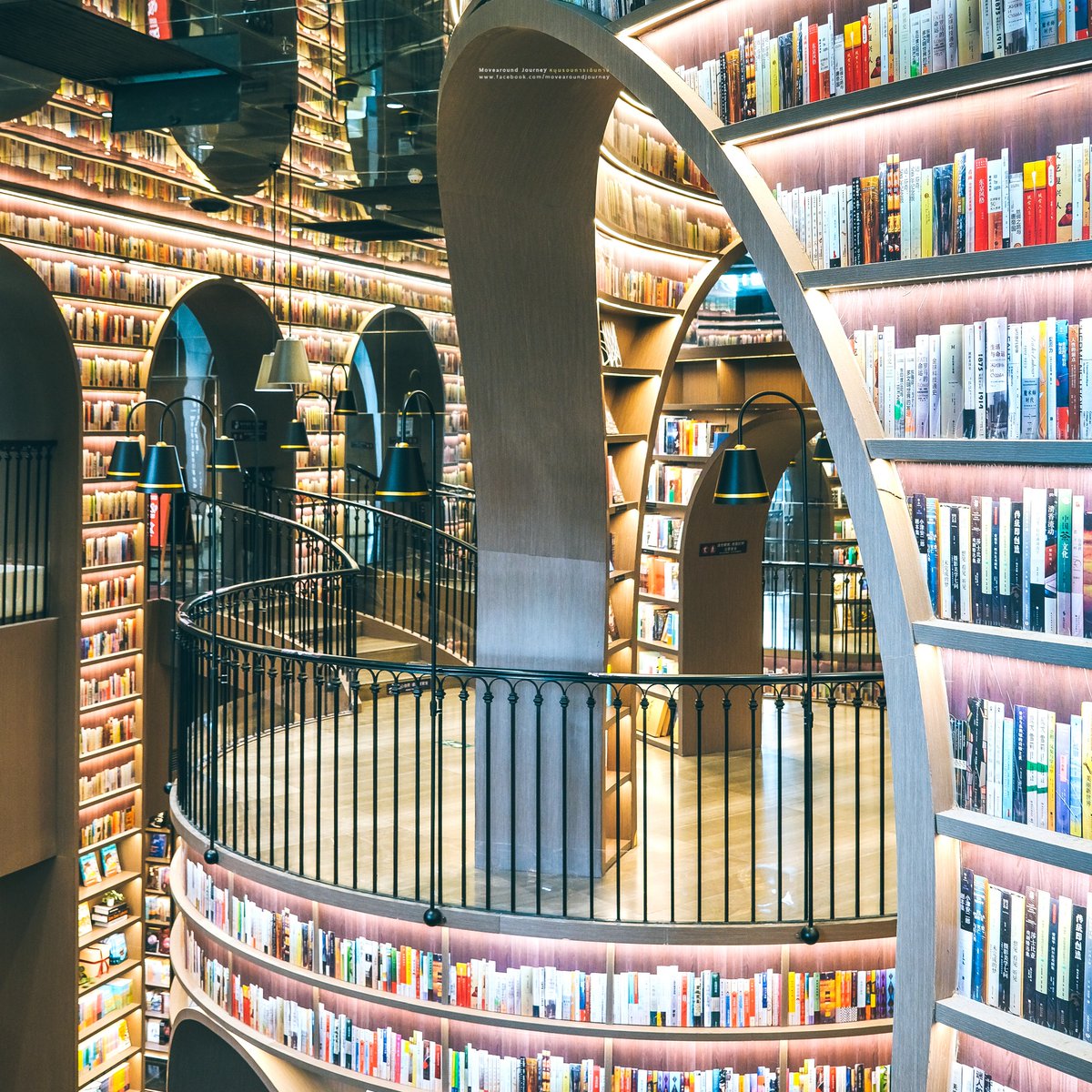 ไปห้องสมุดเพื่อ อ่านหนังสือ❌ ถ่ายรูป✅
Dujiangyan Zhongshuge Bookstore เป็นร้านหนังสือที่ออกแบบสวยยอมใจเลย ที่นี่ตั้งอยู่ในเมืองตูเจียงเอี้ยน ซึ่งอยู่ไม่ไกลจาก #เฉิงตู ร้านนี้เป็นหนึ่งในพิกัดที่พี่สาวจีนนิยมมาถ่ายรูปกัน ถ้าไม่อยากถ่ายรูปติดคนเยอะๆ แนะนำให้ไปแต่เช้านะ