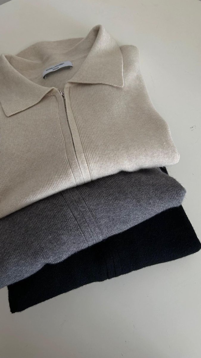 _mindaisyy's tweet photo. Knitwear masih jadi andalan outfit aku sih, apalagi kalo untuk look clean outfit. 

Aku saranin untuk beli knitwear yg emang premium, biar gak bikin gatel sama nyaman dipake. https://t.co/THkw8JUnq8