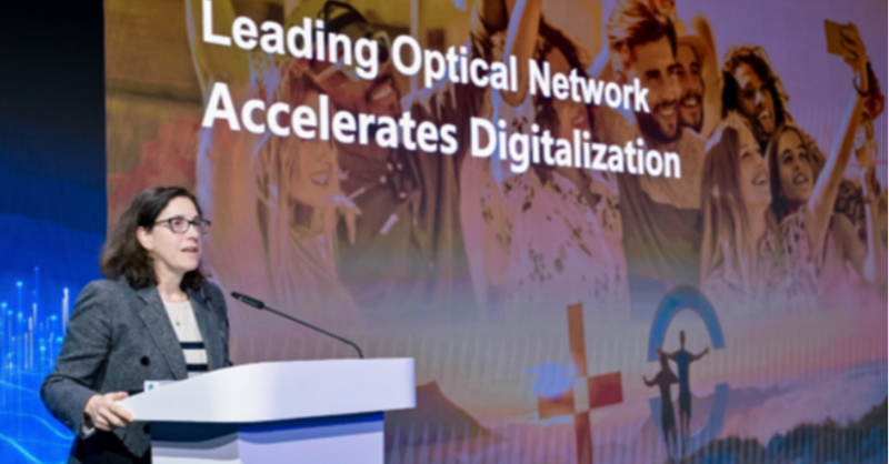 Huawei's tweet photo. At #MWC25, MasOrange showcased its leading optical network, built together with #Huawei. With 400G Mesh, AI-driven automation, and wide metro coverage, it’s enhancing digital experiences and preparing for the future of AI-powered connectivity. #WinWin #HuaweiFacts