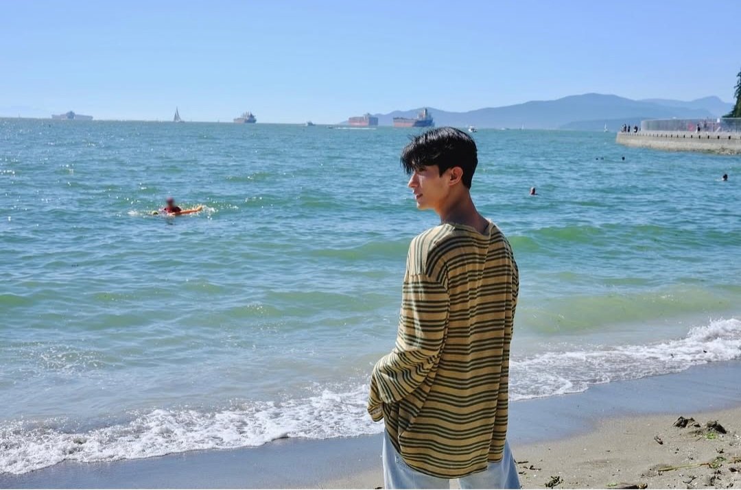 svtnserenade's tweet photo. dokyeom, our sunshine + the beach = pure happiness and solace

we love you so much, dokyeom! 🤍 https://t.co/u2vN9t9E5m