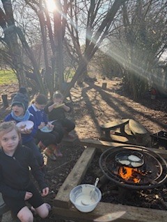 NectonFS's tweet image. The sunshine continued for more pancakes with our afterschool club. Climbing and swinging, then enjoying some communal time with conversations about spring in between mouthfuls of yummy pancakes.