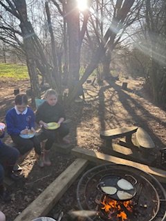 NectonFS's tweet image. The sunshine continued for more pancakes with our afterschool club. Climbing and swinging, then enjoying some communal time with conversations about spring in between mouthfuls of yummy pancakes.