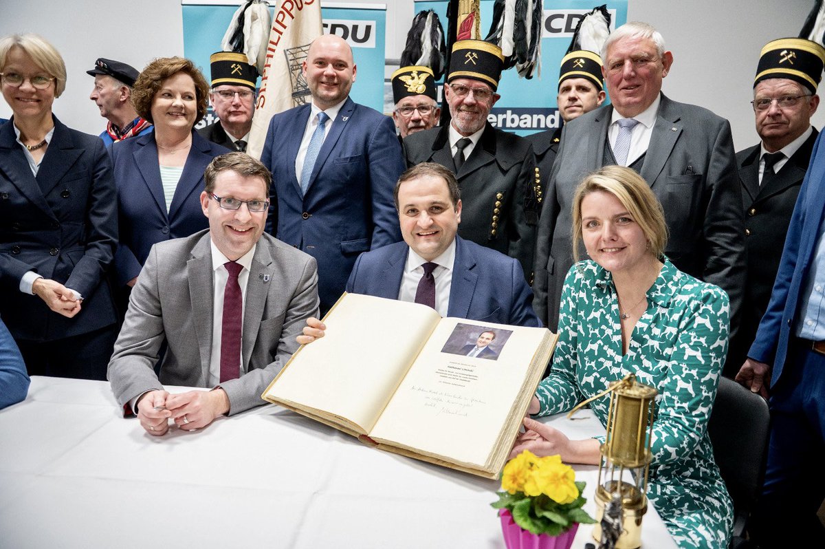 n_liminski's tweet photo. Die Bundestagswahl hat gezeigt: #NRW ist das Kraftzentrum der CDU Deutschlands. Ein Epizentrum lag gestern Abend in #Recke im Kreis #Steinfurt. Beim legendären Politischen #Aschermittwoch mit 2.000 Menschen die Hauptrede halten - das war mir eine Ehre. Spaß hat es auch gemacht! https://t.co/HJIcyLjpaH