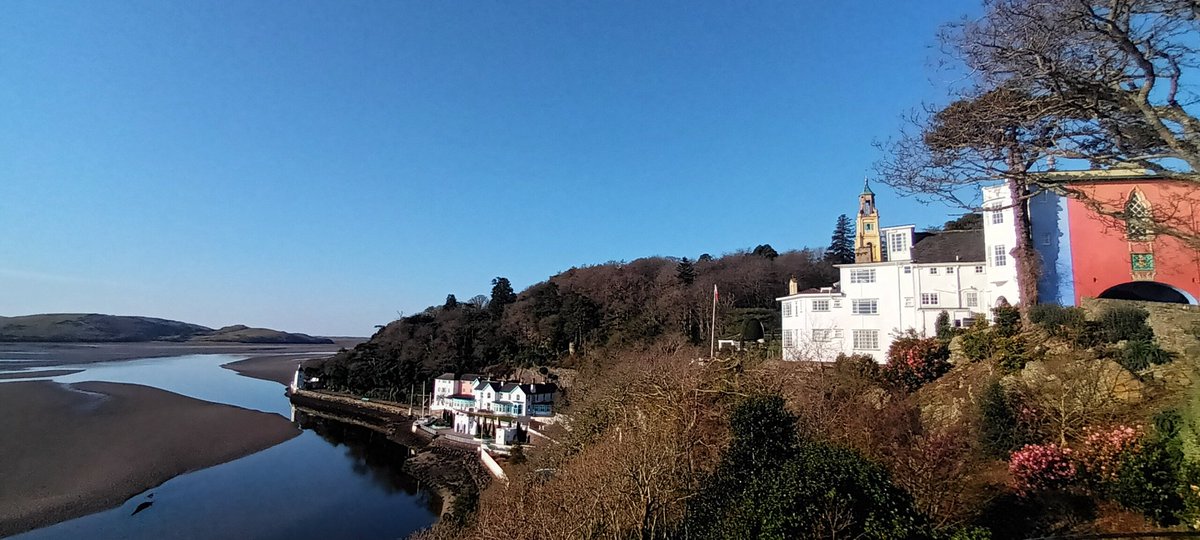 Mae hi'n bore braf o wanwyn yn y Pentref heddiw.

It's a beautiful spring morning in the Village today.