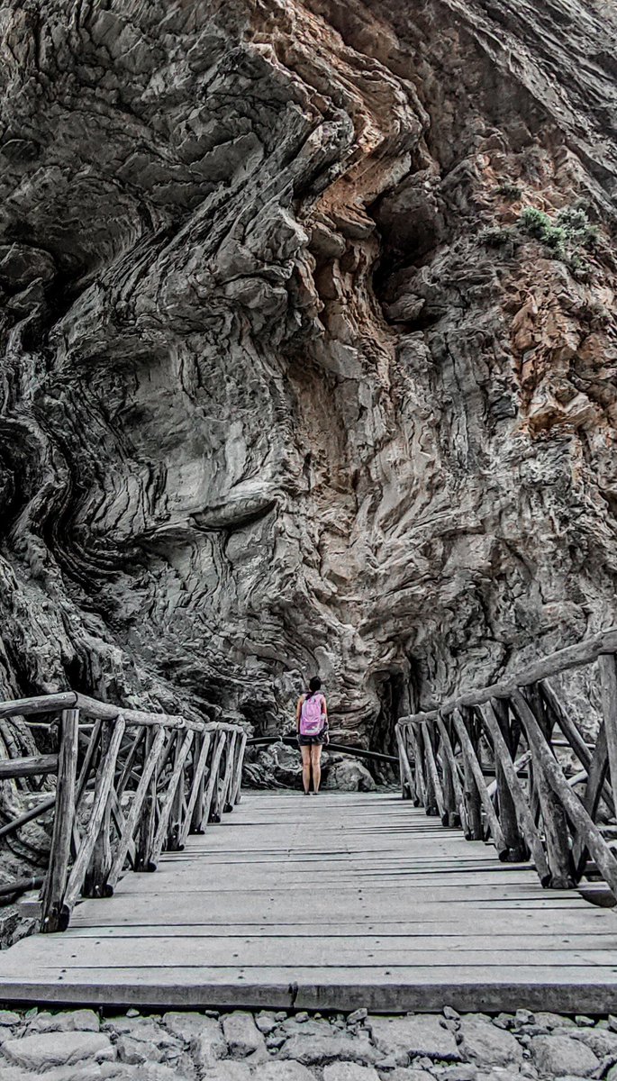 Η εντυπωσιακή "Ιστορία και δημιουργία του Φαραγγιού" της Σαμαριάς samaria.gr/%CE%B3%CE%B5%C…  Εθνικός Δριμός Σαμαριά samaria.gr/?lang=el cretanbeaches.com/el/%CF%86%CE%B…