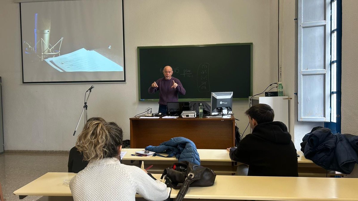 Facultad de Comunicación y Documentación UGR (@fcd_ugr) on Twitter photo Arrancan las Jornadas de Salidas profesionales de la <a href="/fcd_ugr/">Facultad de Comunicación y Documentación UGR</a>. En CAV comienzan los talleres simultáneos de locución, efectos especiales y fotografía. Arrancan las Jornadas de Salidas profesionales de la <a href="/fcd_ugr/">Facultad de Comunicación y Documentación UGR</a>. En CAV comienzan los talleres simultáneos de locución, efectos especiales y fotografía.