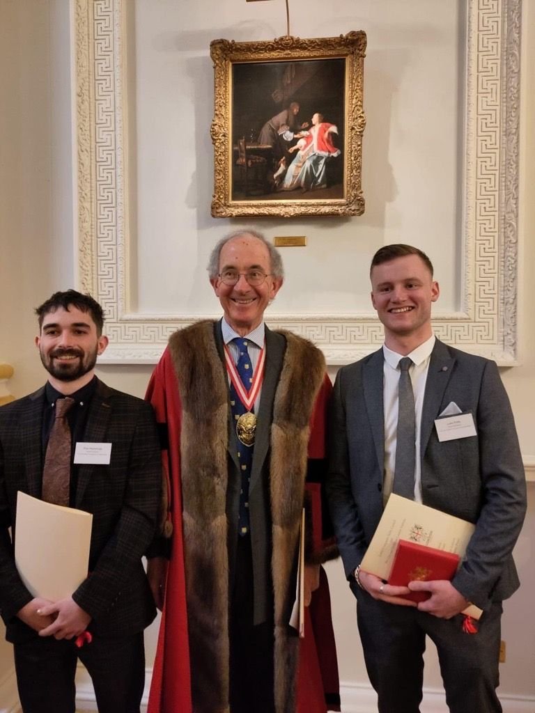 At Harriet Kelsall Bespoke Jewellery, we are celebrating as our incredibly talented Goldsmith, Finn Hemmings, won Goldsmiths’ Apprentice of the Year! at a prestigious ceremony at Mansion House. Finn completed his apprenticeship with us in December 2024. 🥂 🎉 🏅 🏆