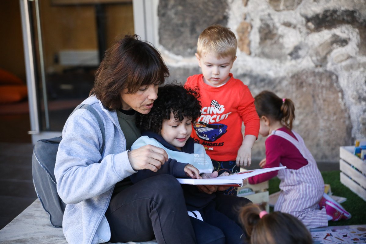 🟣Avui, #DiadelaDona, volem reivindicar el paper de totes les mestres, educadores, cuidadores, professores i professionals que cada dia treballen en el món educatiu.

✊Per una educació equitativa, amb perspectiva de gènere i contra les desigualtats!

#8m
